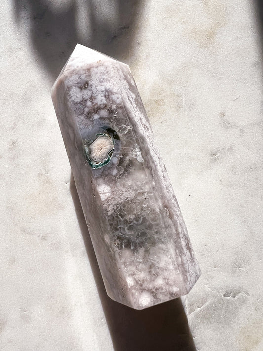 Grey Flower Agate Tower